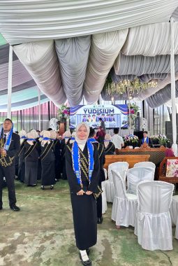 TIYUH GEDUNG RATU BANGGA, LULUSKAN SARJANA PERTAMA DARI PROGRAM BEASISWA DANA DESA