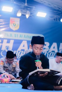Azam Fathan Athariz, Santri TPA Baitul Makmur, Tampil Tenang Baca Al-Qur’an di Hadapan Ustadz Abdul Somad