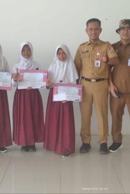 Pemkab Tubaba Beri Penghargaan 3 Siswi SD yang Harumkan Nama Daerah